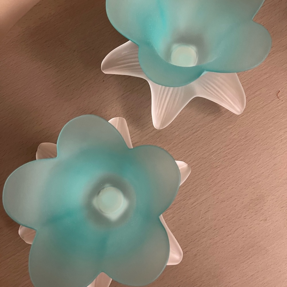 Flower inspired votive holder - Picture 3 of 3